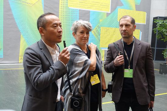 策展人（左起）：张尕， 安琪莉可·斯班尼克，菲利普·齐格勒